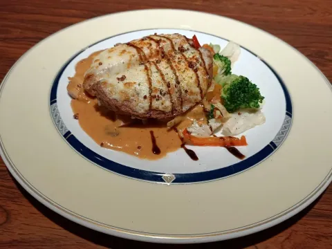 快樂地野菇焗烤雙拼排飯